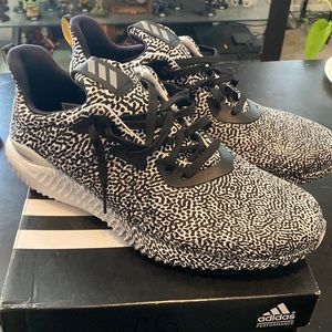 Adidas alphabounce motion capture size 9 women